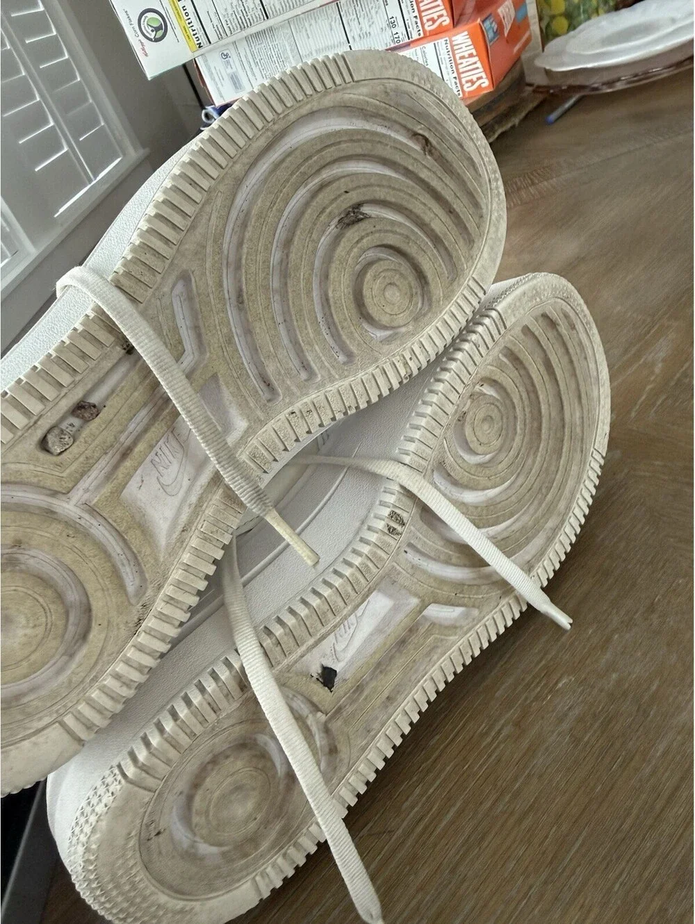 Nike Air Sneakers Size 8.5 White Flaw On To Tongue